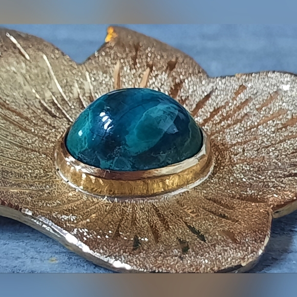 Vintage 18K Brushed Yellow Gold Custom Abstract Leaf Design Turquoise Brooch - Picture 8 of 16